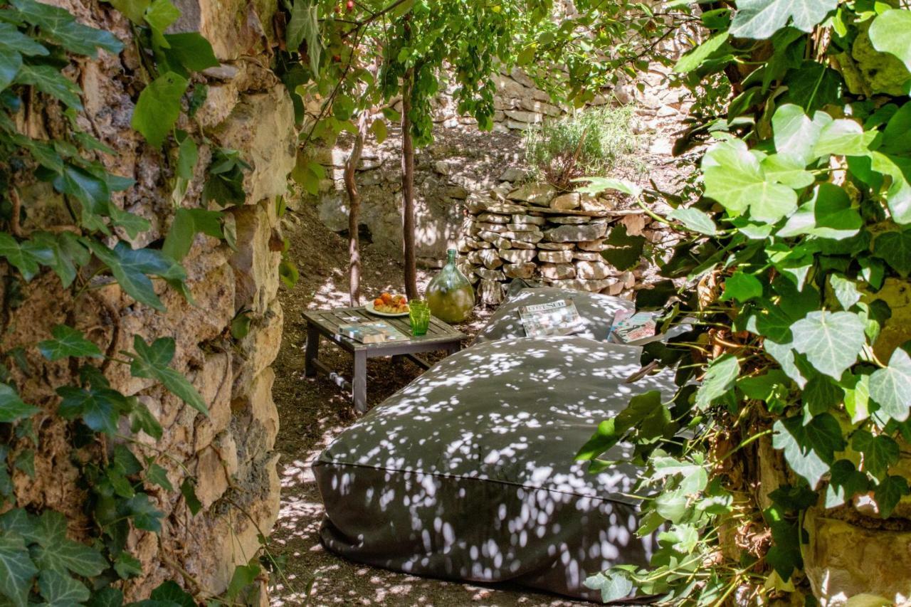 Une Calade Et Des Plumes Hotel Mallefougasse-Auges Exterior photo