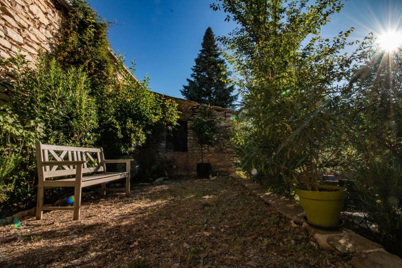 Une Calade Et Des Plumes Hotel Mallefougasse-Auges Exterior photo