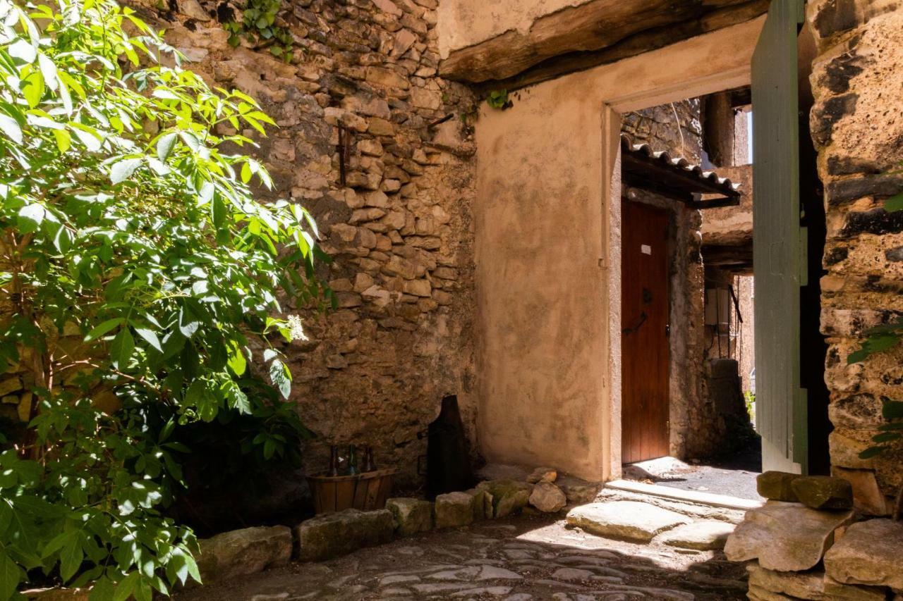 Une Calade Et Des Plumes Hotel Mallefougasse-Auges Exterior photo