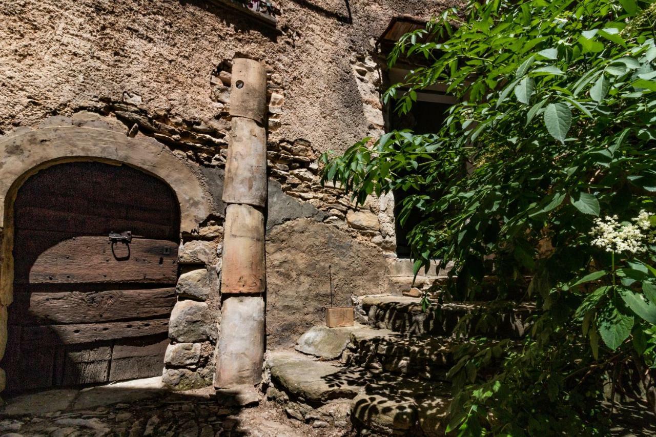 Une Calade Et Des Plumes Hotel Mallefougasse-Auges Exterior photo